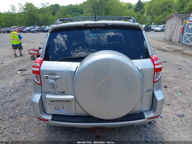 Toyota RAV4 Limited V6