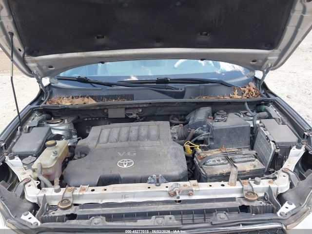 Toyota RAV4 Limited V6