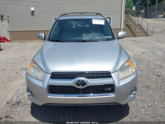 Toyota RAV4 Limited V6