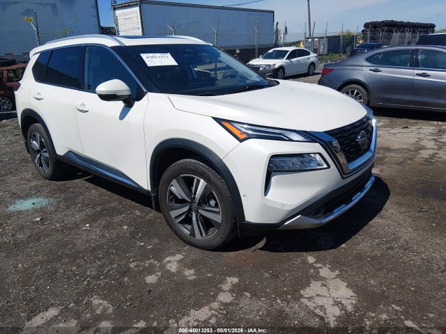 Salvage Nissan Rogue Image