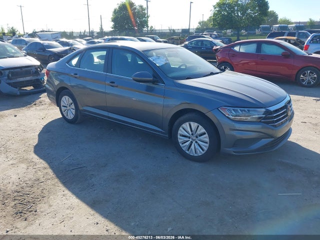 Salvage Volkswagen Jetta Image