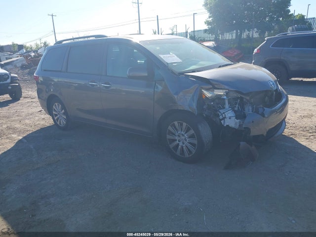 Salvage Toyota Sienna Image