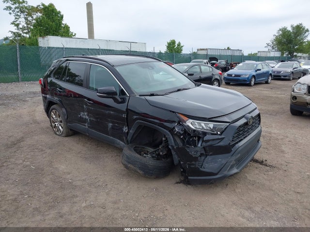Salvage Toyota RAV4 Image