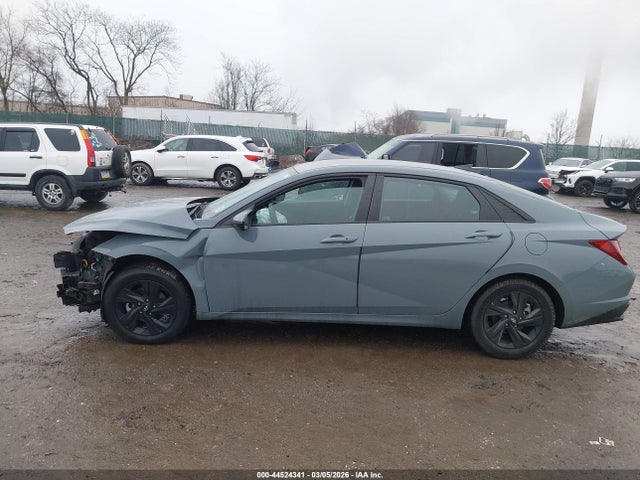 Hyundai ELANTRA Sel