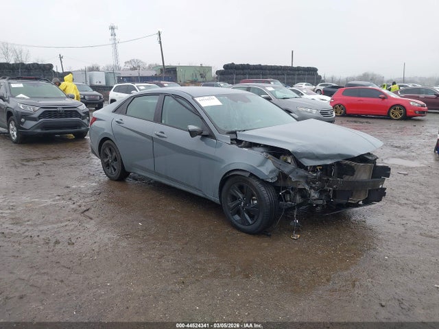 Salvage Hyundai ELANTRA Image