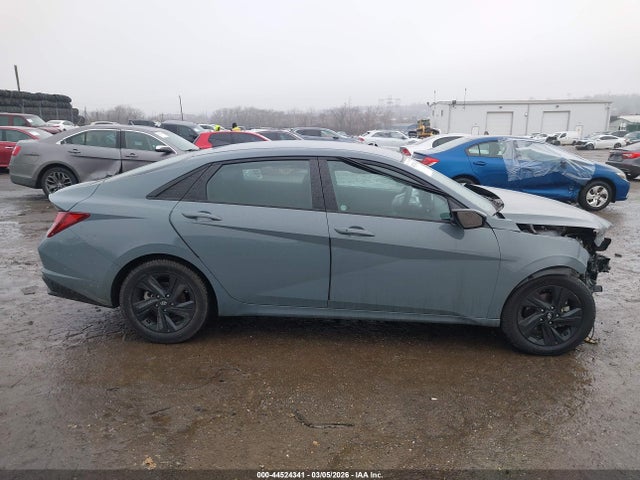 Hyundai ELANTRA Sel