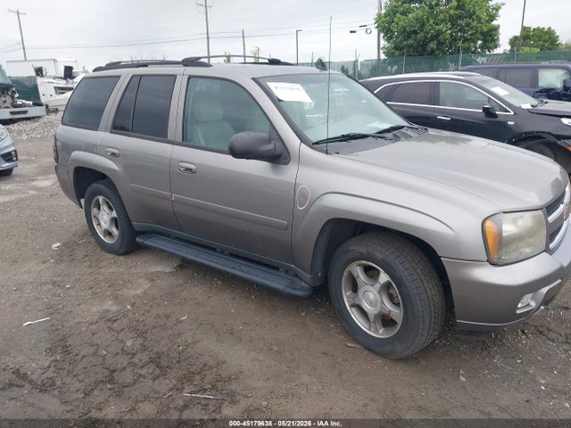 Salvage Chevrolet Trailblazer Image