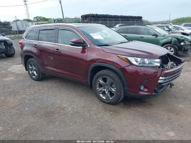 Salvage Toyota Highlander Image
