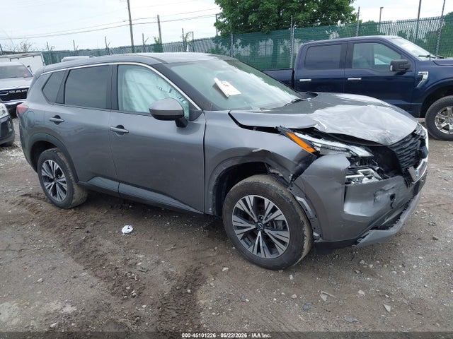 Salvage Nissan Rogue Image