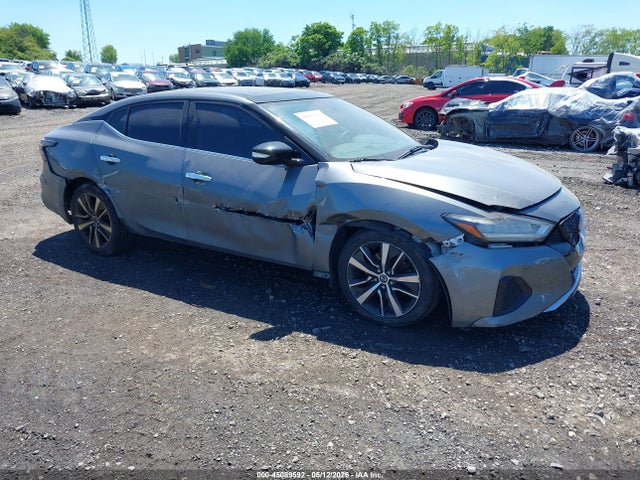 Salvage Nissan Maxima Image