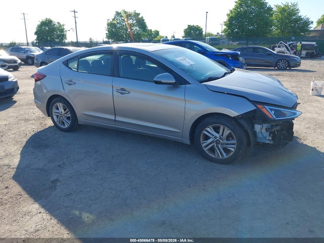 Salvage Hyundai ELANTRA Image