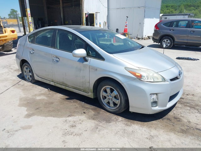 Salvage Toyota Prius Image