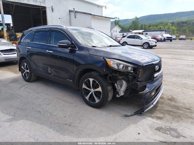 Salvage Kia Sorento Image