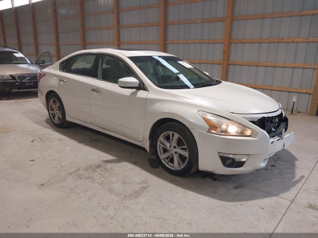 Salvage Nissan Altima Image