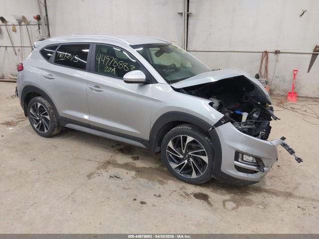 Salvage Hyundai TUCSON Image