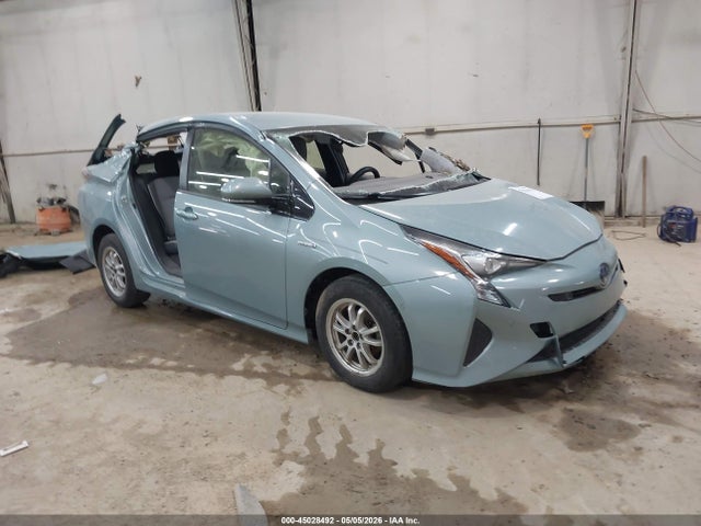 Salvage Toyota Prius Image