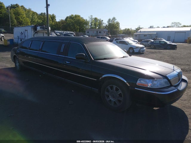 Salvage Lincoln Towncar Image