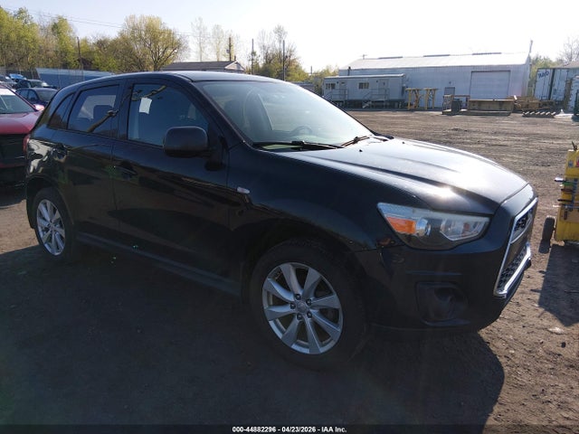 Salvage Mitsubishi Outlander Image
