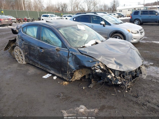Salvage Mazda Mazda3 Image