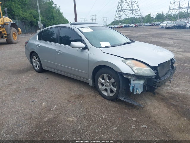 Salvage Nissan Altima Image