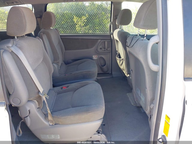 Toyota Sienna Le