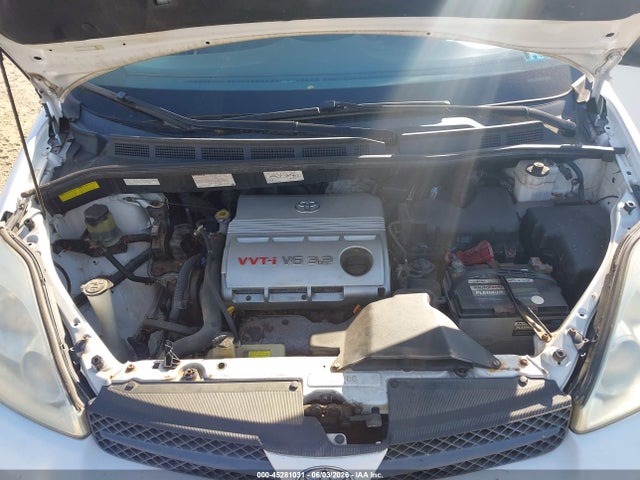 Toyota Sienna Le