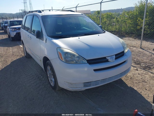 Salvage Toyota Sienna Image