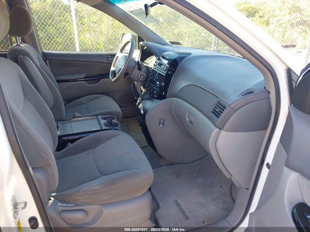 Toyota Sienna Le