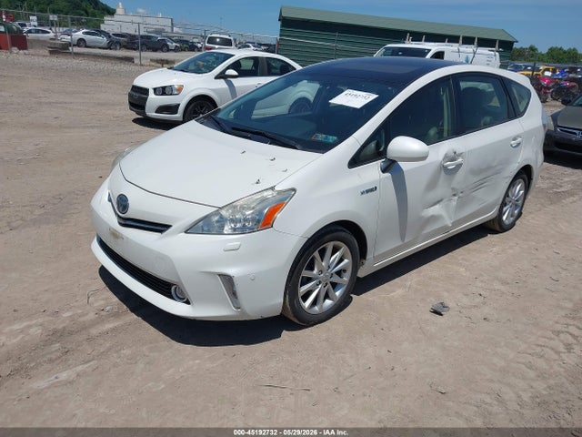 Toyota Prius v Five