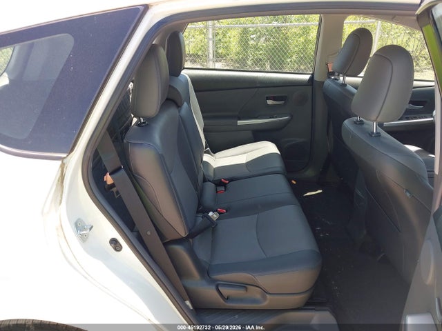Toyota Prius v Five