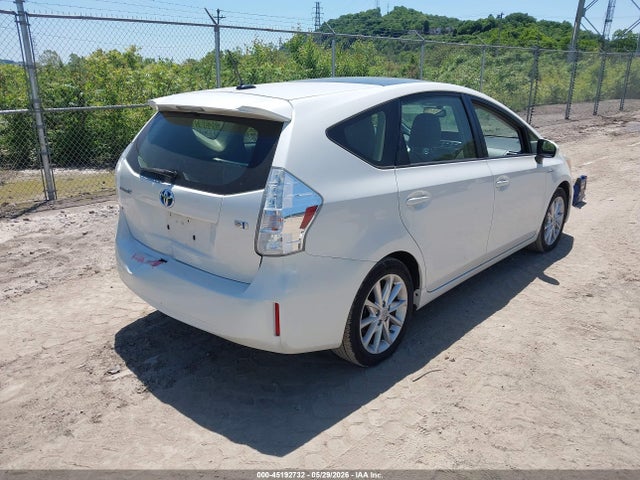Toyota Prius v Five