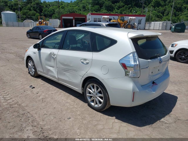 Toyota Prius v Five