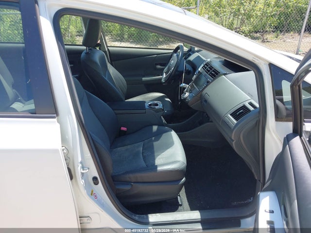 Toyota Prius v Five