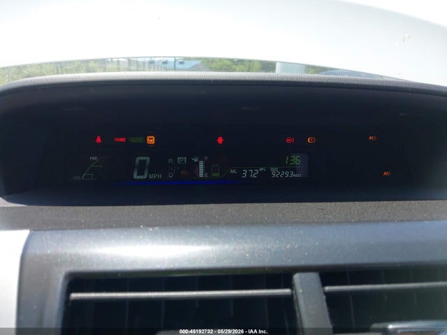 Toyota Prius v Five
