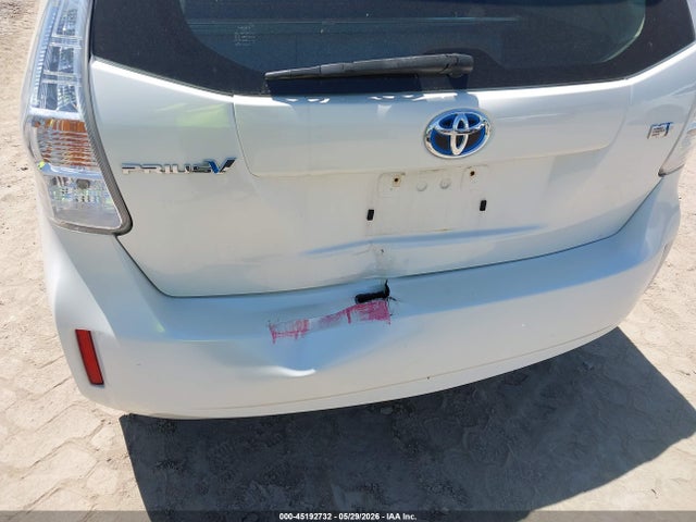 Toyota Prius v Five