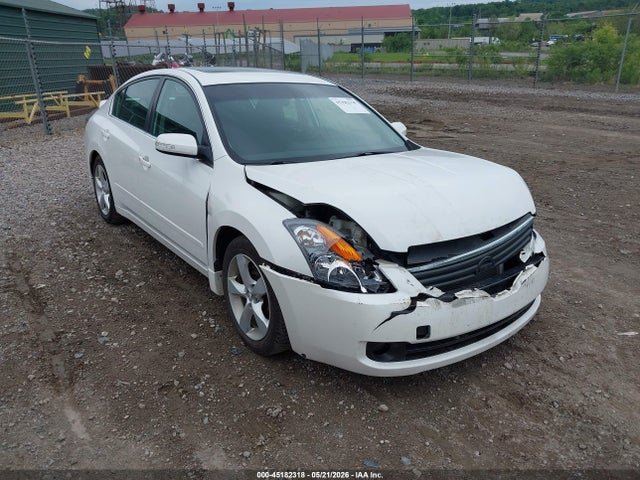 Salvage Nissan Altima Image
