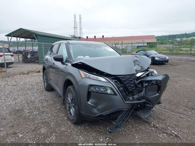 Salvage Nissan Rogue Image
