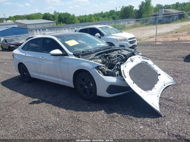 Salvage Volkswagen Jetta Image