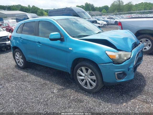 Salvage Mitsubishi Outlander Image