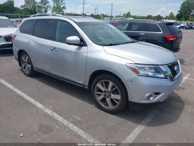 Salvage Nissan Pathfinder Image
