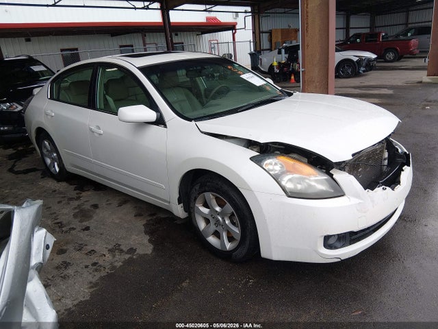 Salvage Nissan Altima Image
