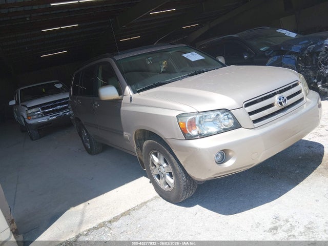 Salvage Toyota Highlander Image