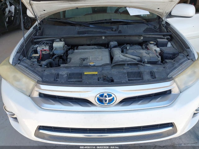 Toyota Highlander Base V6