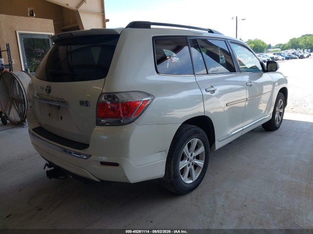 Toyota Highlander Base V6