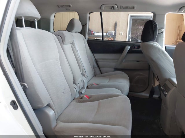 Toyota Highlander Base V6