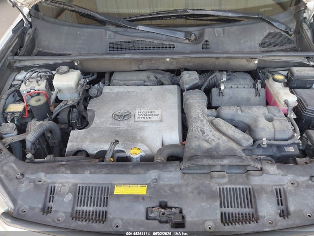 Toyota Highlander Base V6
