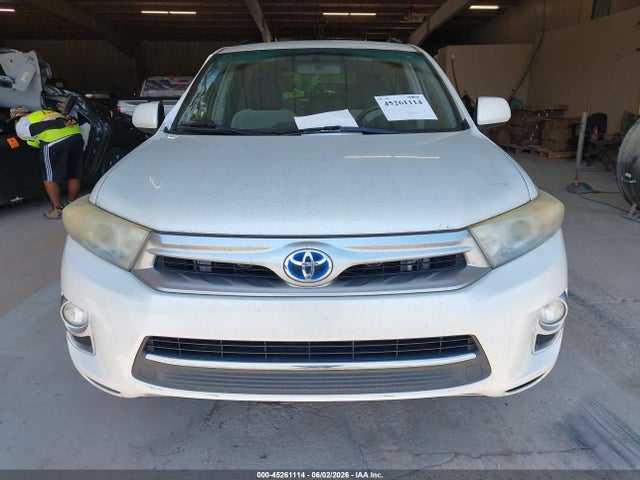 Toyota Highlander Base V6