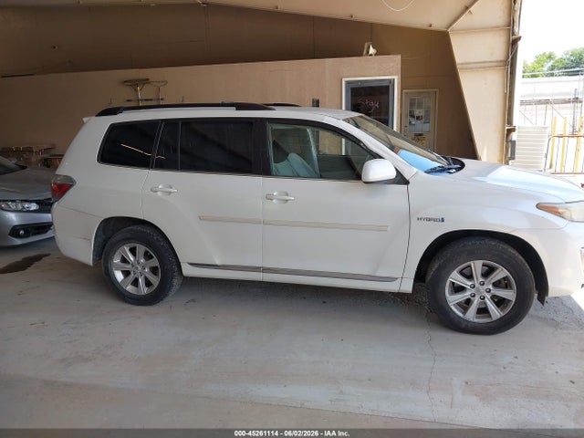 Toyota Highlander Base V6