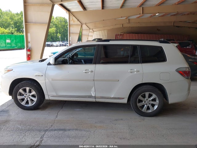 Toyota Highlander Base V6