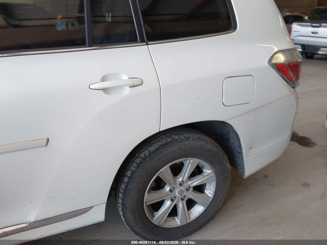 Toyota Highlander Base V6